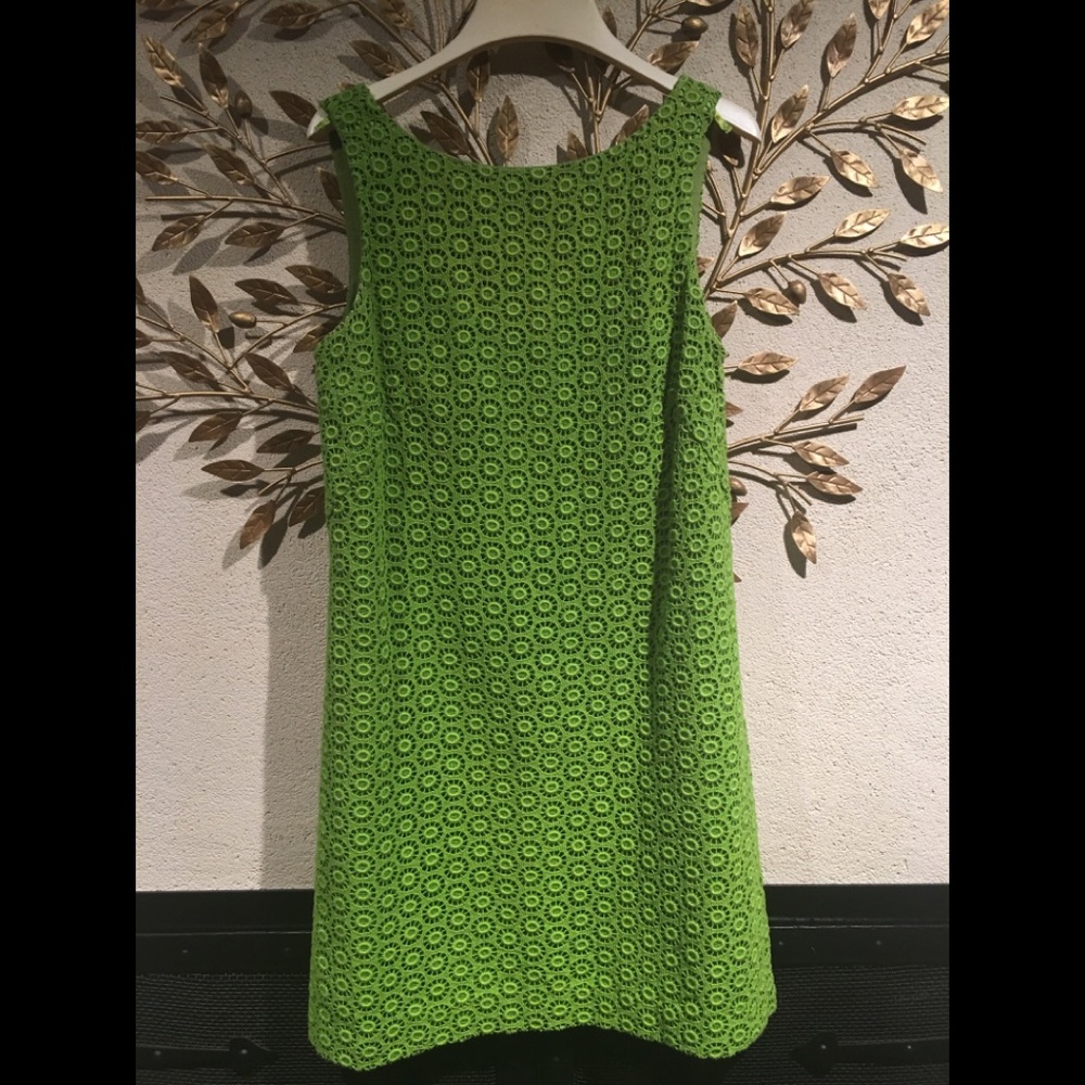Lilly Pulitzer Size 6 chartreuse colored sleeveless dress.
